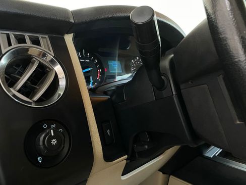 Used 2015 Ford Expedition XL image 32