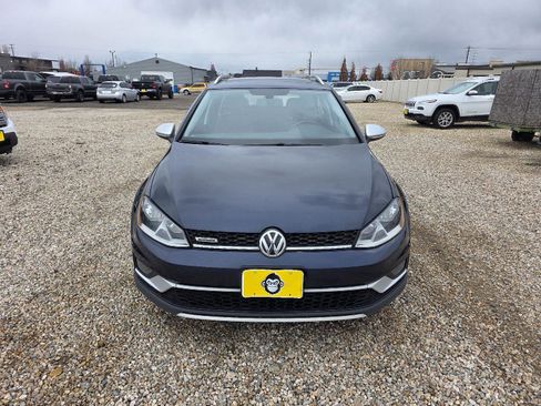 Used 2017 Volkswagen Golf Alltrack SE image 2