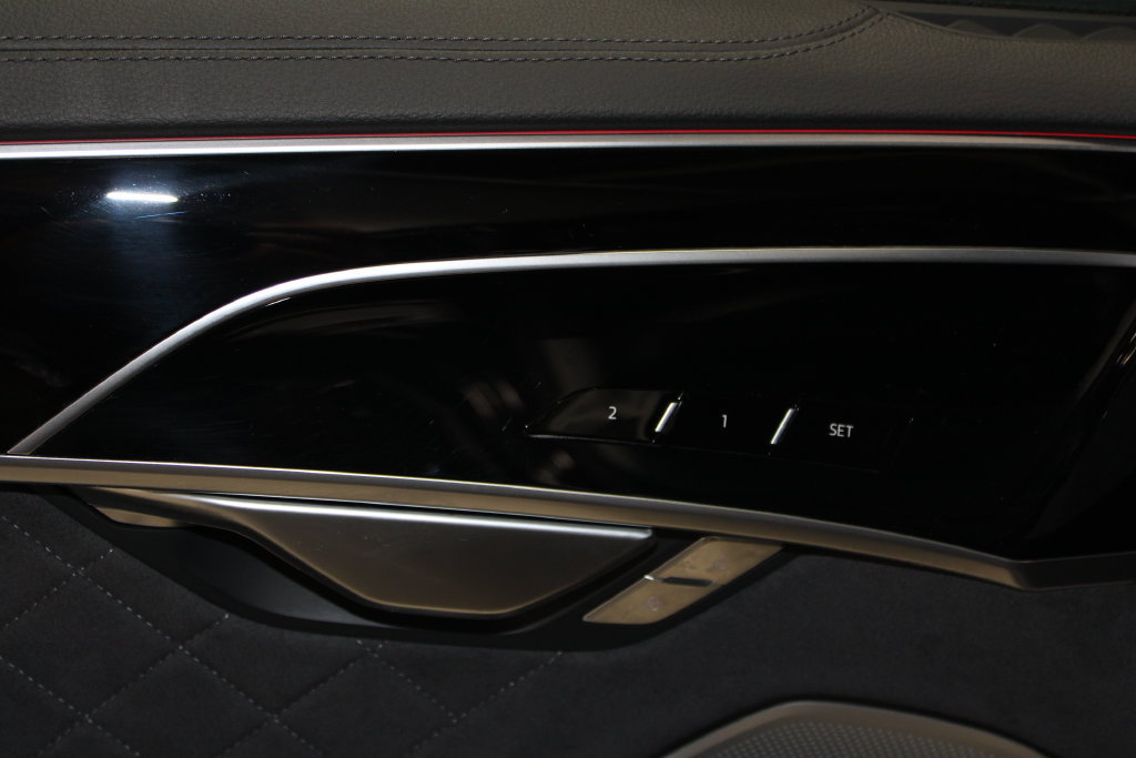 Used 2023 Audi S8 AWD/4WD image 4