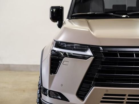 Used 2026 Lexus GX 550 AWD/4WD image 3