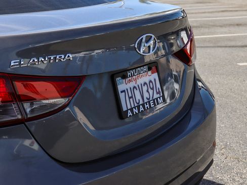 Used 2014 Hyundai Elantra SE image 10
