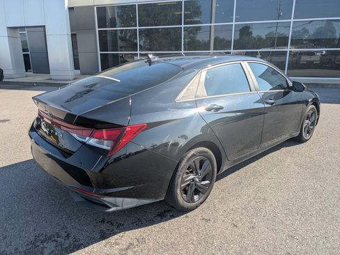 Used 2023 Hyundai Elantra SEL FWD image 4