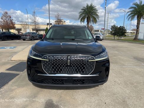 Used 2025 Lincoln Aviator Premiere w/ Equipment Group 101A image 3