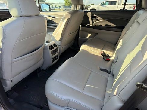 Used 2016 Honda Pilot Touring image 9