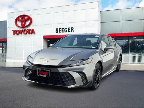 Used 2025 Toyota Camry Hybrid image 6