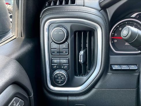Used 2022 Chevrolet Silverado 1500 High Country w/ Technology Package AWD/4WD image 16