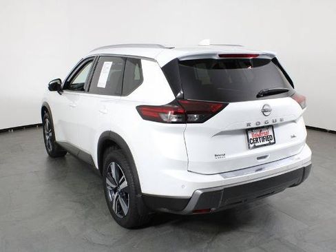 Certified 2024 Nissan Rogue SL FWD image 16
