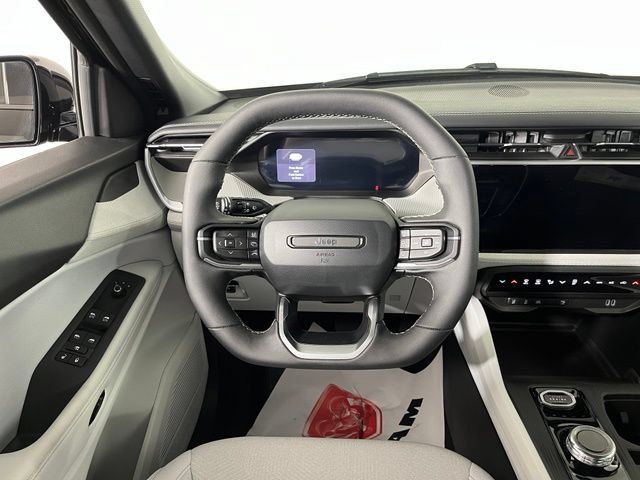 Used 2026 Jeep Cherokee Laredo AWD/4WD image 18