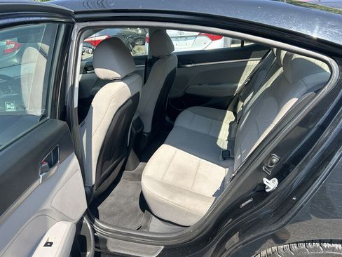 Used 2019 Hyundai Elantra SE FWD image 12