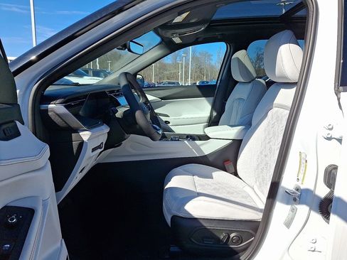 New 2026 Jeep Cherokee Overland image 10