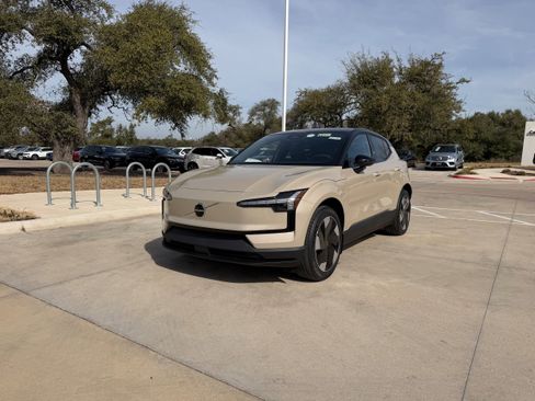 New 2026 Volvo EX30 Plus w/ Protection Package Premier image 2