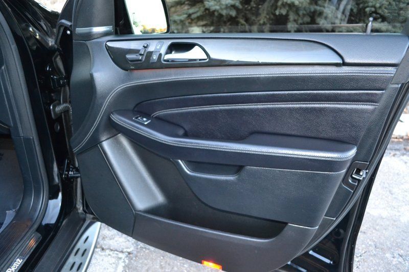 Used 2015 Mercedes-Benz ML 400 4MATIC w/ Accessory Chrome Package image 33