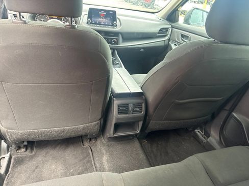 Used 2024 Nissan Rogue S FWD image 9