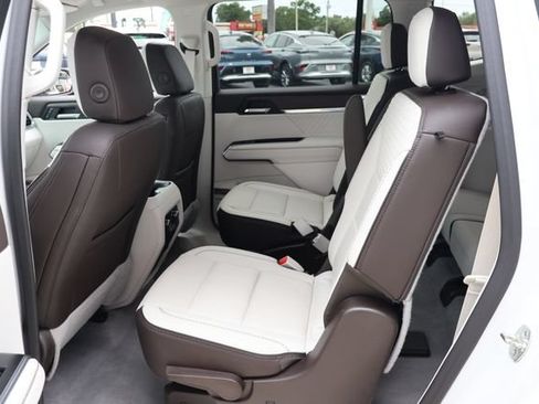 Used 2025 GMC Acadia Denali FWD image 17