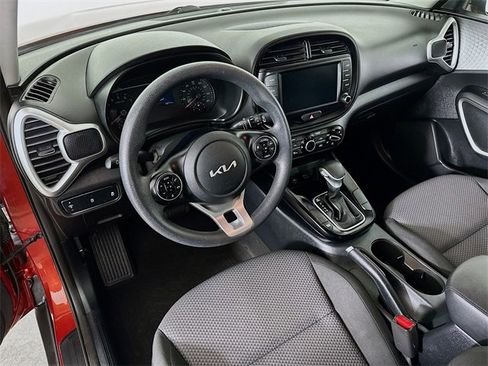 Used 2022 Kia Soul LX image 17
