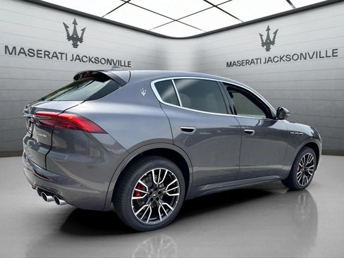 New 2025 Maserati Grecale GT image 8