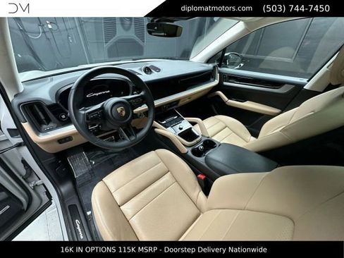 Used 2025 Porsche Cayenne E-Hybrid AWD/4WD image 17