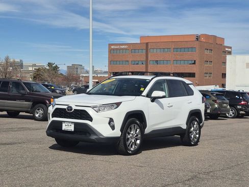 Used 2020 Toyota RAV4 XLE Premium image 4
