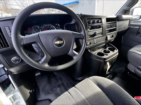 Used 2024 Chevrolet Express 2500 w/ Driver Convenience Package image 17