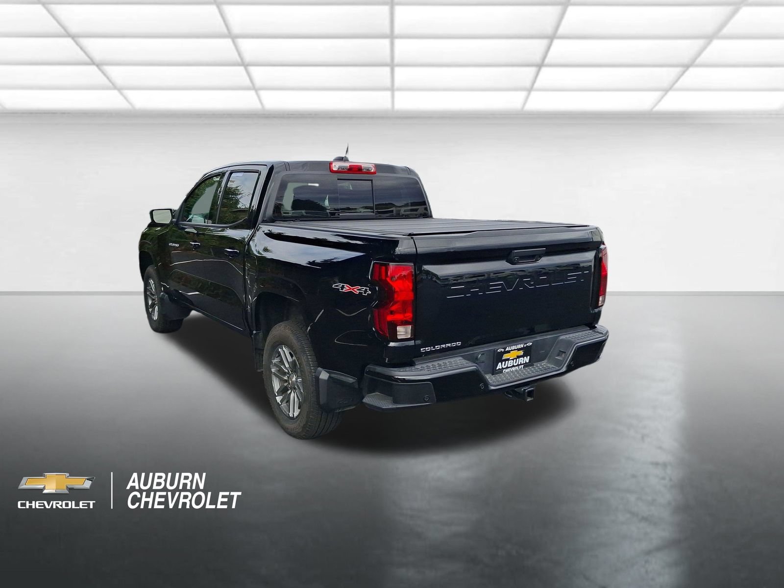 Used 2025 Chevrolet Colorado LT w/ Advanced Trailering Package AWD/4WD image 5