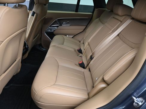 Used 2025 Land Rover Range Rover SE image 6