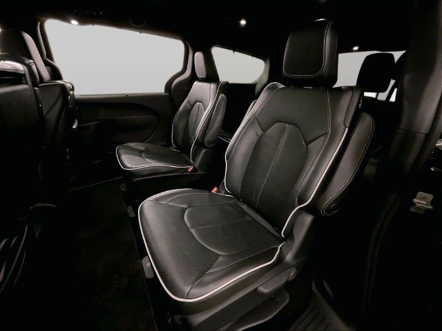 Used 2019 Chrysler Pacifica Limited w/ Advanced Safetytec Group FWD image 25