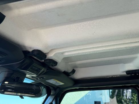 Used 2025 Jeep Gladiator Mojave w/ Convenience Group image 25