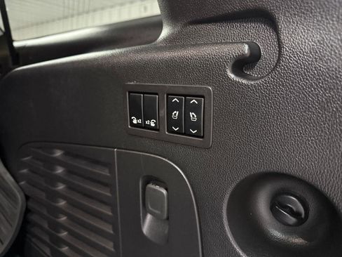 Used 2018 GMC Yukon XL Denali w/ Enhanced Security Package image 38