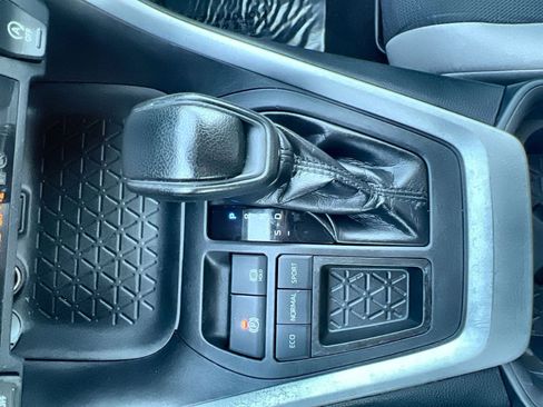 Used 2020 Toyota RAV4 XLE image 21