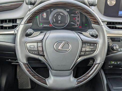 Used 2020 Lexus ES 300h w/ Premium Package image 11