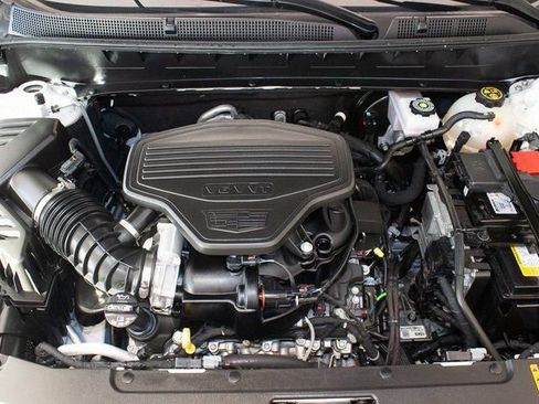 Used 2022 Cadillac XT6 Premium Luxury image 3