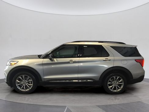 Used 2024 Ford Explorer XLT w/ Equipment Group 202A AWD/4WD image 2