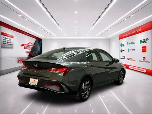 Used 2025 Hyundai Elantra Sport FWD image 8