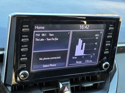 Used 2020 Toyota Corolla LE w/ LE Convenience Package FWD image 9