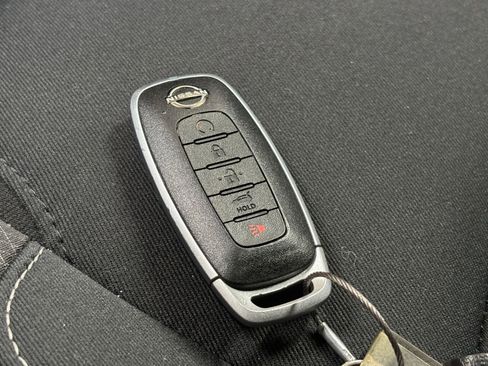 Used 2025 Nissan Pathfinder SV image 27