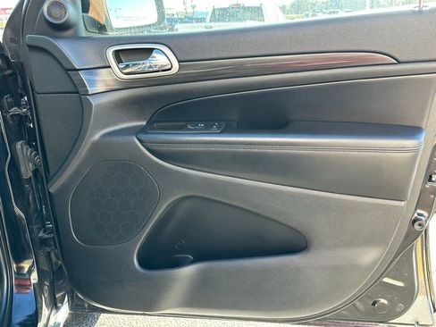 Used 2022 Jeep Grand Cherokee Laredo X image 20