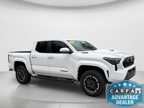 Used 2025 Toyota Tacoma TRD Sport AWD/4WD image 4