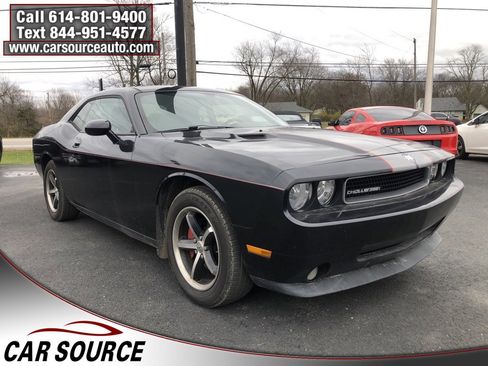 Used 2010 Dodge Challenger SE image 3