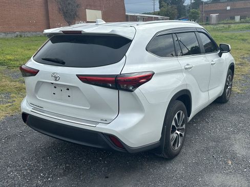 Used 2023 Toyota Highlander XLE FWD image 8