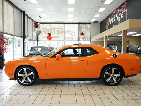 Used 2014 Dodge Challenger R/T RWD image 3