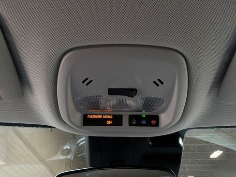 Used 2025 Chevrolet Trax LT w/ LT Convenience Package FWD image 16