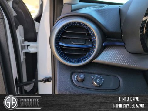 Used 2024 Chevrolet Trax LS w/ LS Convenience Package image 31