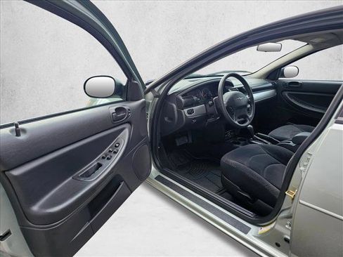 Used 2005 Chrysler Sebring Touring FWD image 18