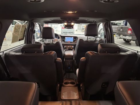 Used 2024 Dodge Durango GT image 9