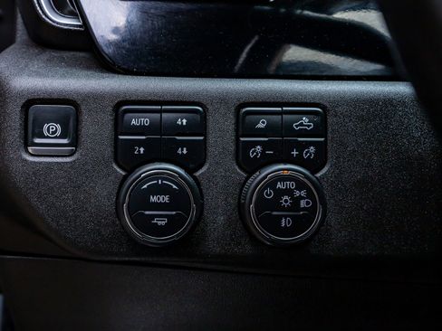 Used 2024 Chevrolet Silverado 2500 LTZ w/ LTZ Convenience Package image 21