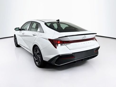 Certified 2025 Hyundai Elantra Sport FWD image 6
