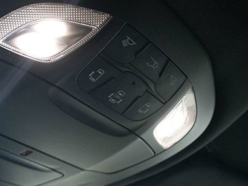 Used 2025 Chrysler Pacifica Select FWD image 11