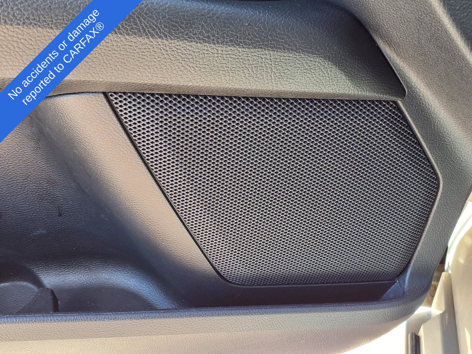 Used 2016 Ford Fusion Titanium FWD image 17