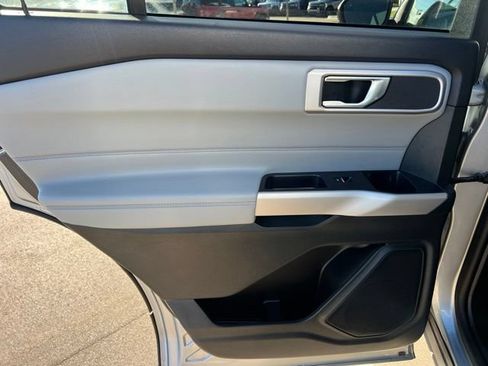 Used 2024 Ford Explorer XLT w/ Equipment Group 202A AWD/4WD image 18
