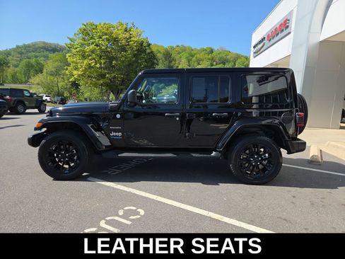 Used 2022 Jeep Wrangler Unlimited Sahara AWD/4WD image 9